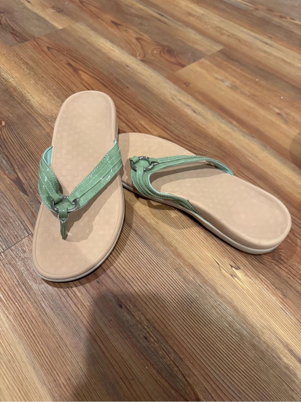 Vionic flipflops Women's Green 10M